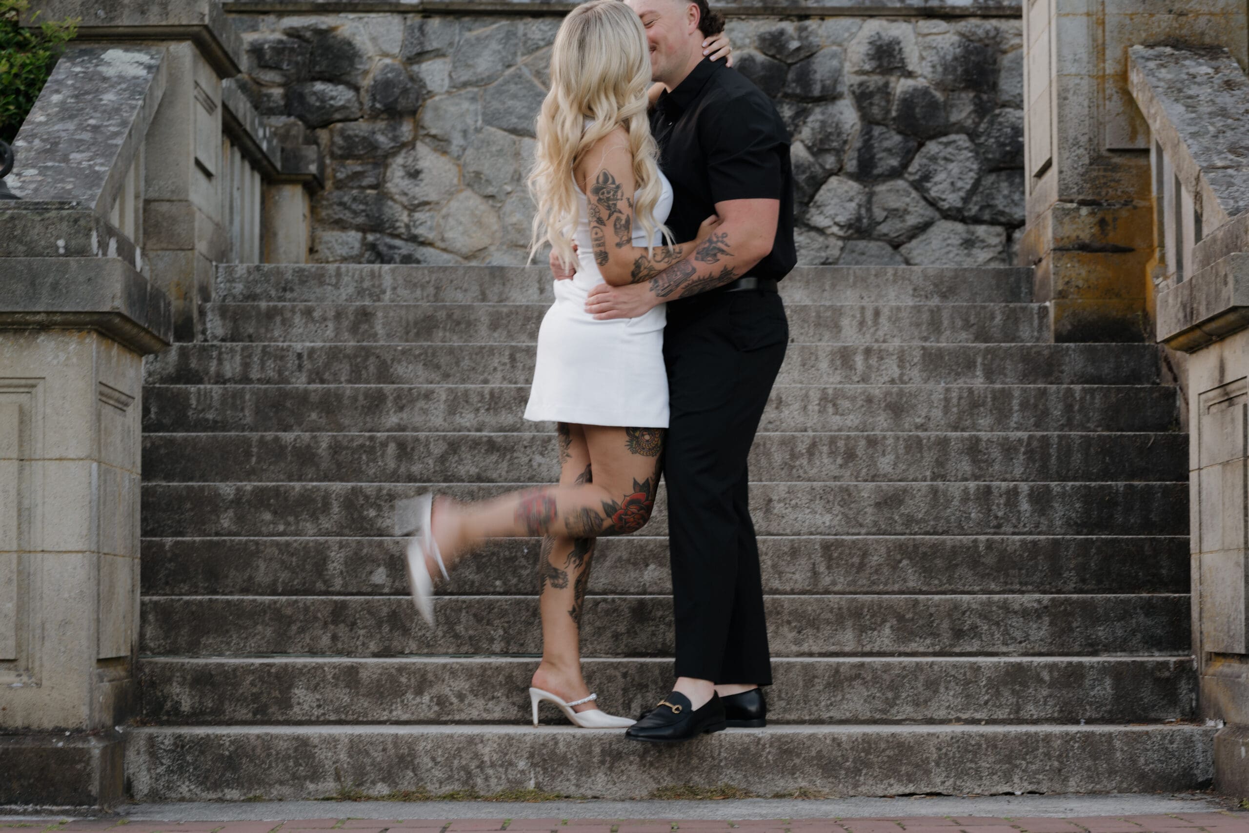 what to wear to your engagement photoshoot, 10 tips from a local engagement photographer who captured this image of a couple at hatley castle