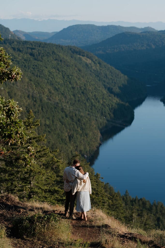 surprise proposal on top of jocelyn hill, captured by local proposal photographer hayley zumkeller