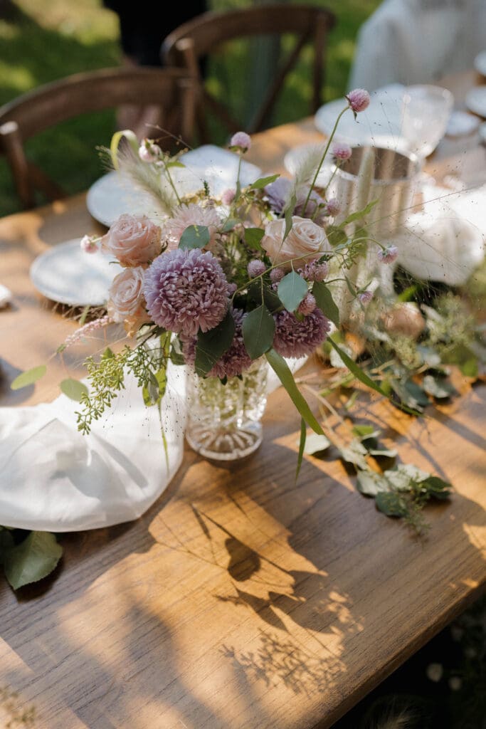 A Vancouver Island wedding planner carefully plans the centerpieces and table arrangements for this outdoor wedding captured by Victoria BC photography and videography team, Hayley Zumkeller.  