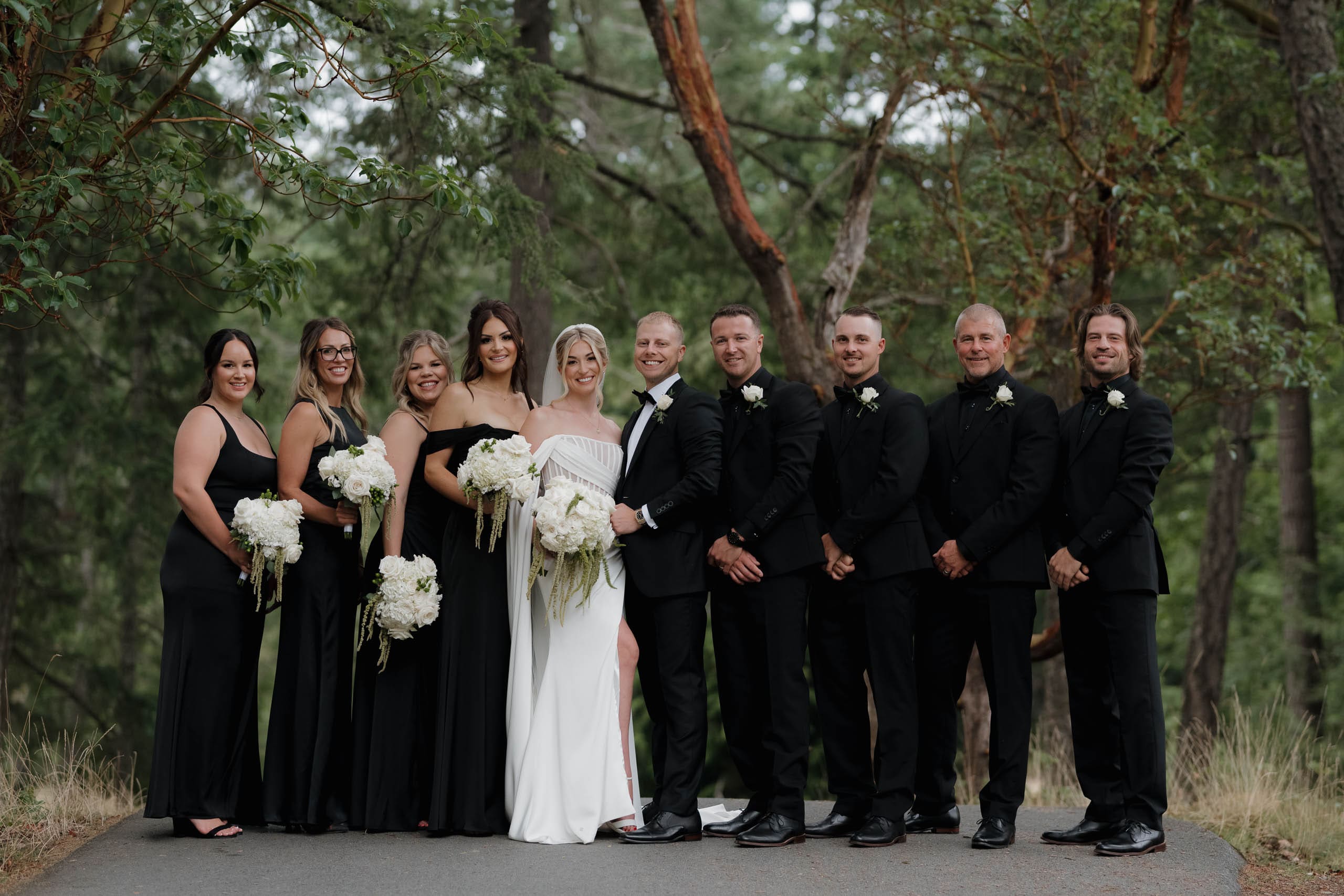 Victoria BC Wedding Vendor Hayley Zumkeller takes wedding photography images at victoria outdoor wedding