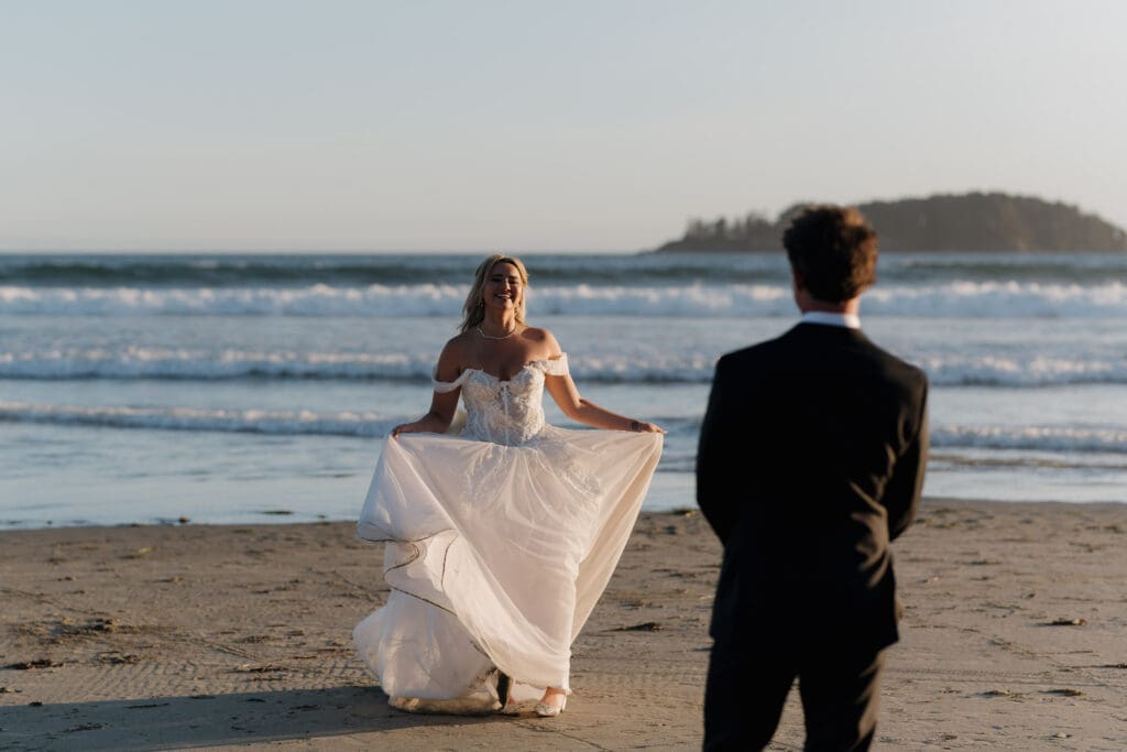 June wedding photos in Tofino BC by a Tofino wedding photographer at the Wickanninish