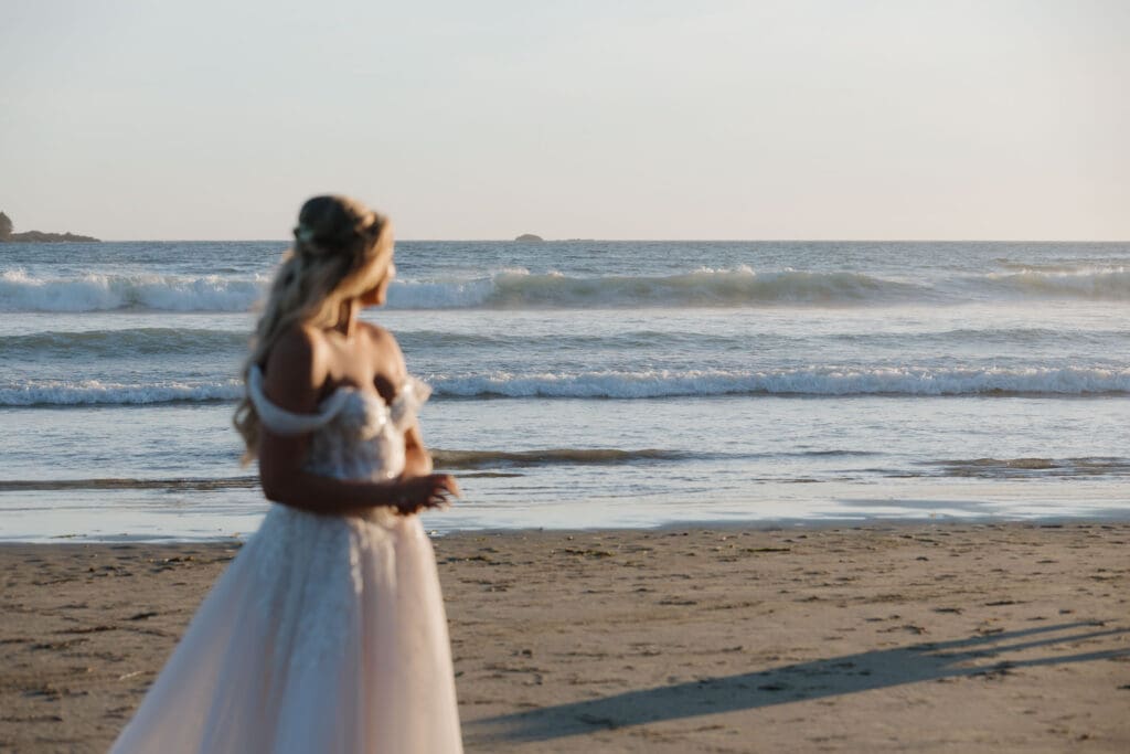 July wedding photos in Tofino BC by a Tofino wedding photographer at the Wickanninish