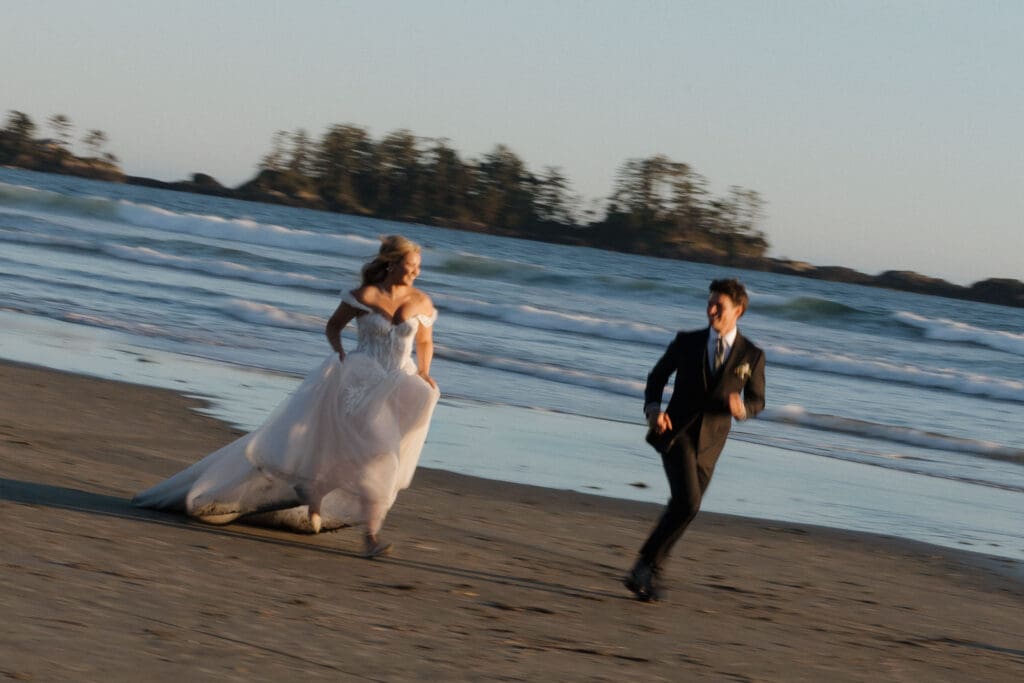 June wedding photos in Tofino BC by a Tofino wedding photographer at the Wickanninish