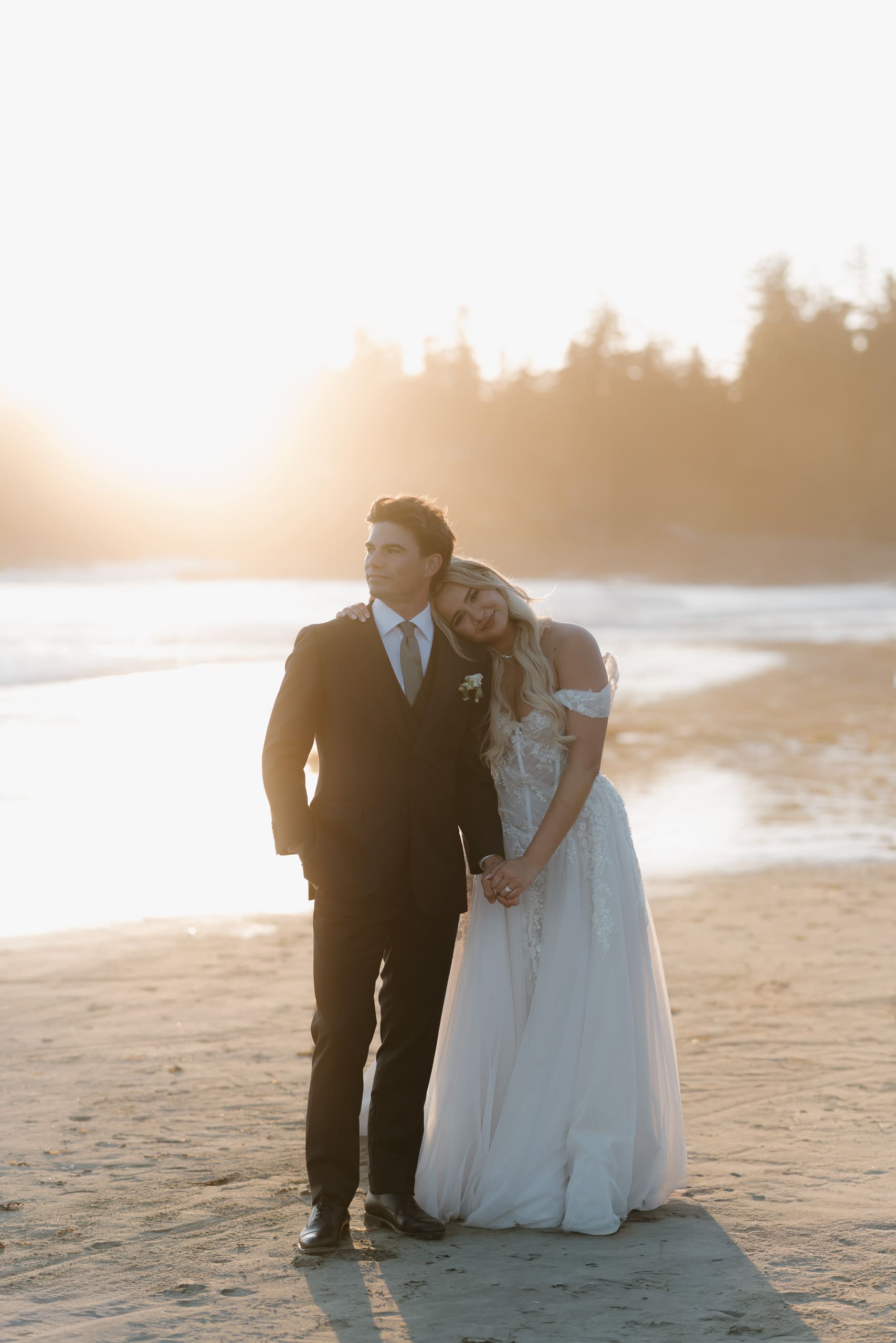 July wedding photos in Tofino BC by a Tofino wedding photographer at the Wickanninish