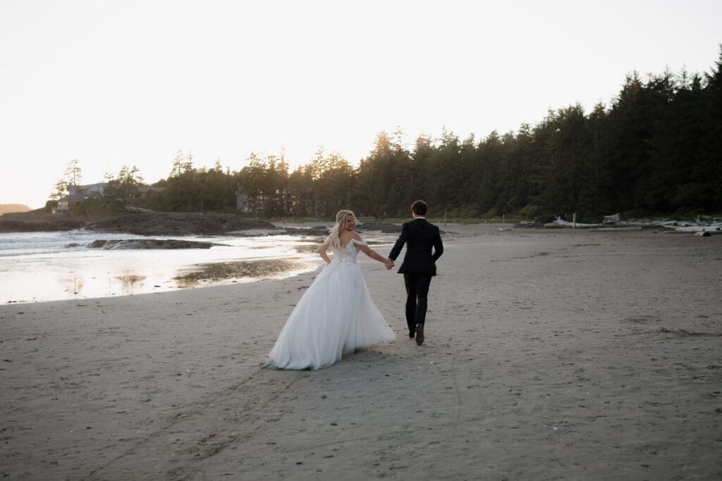June wedding photos in Tofino BC by a Tofino wedding photographer at the Wickaninnish