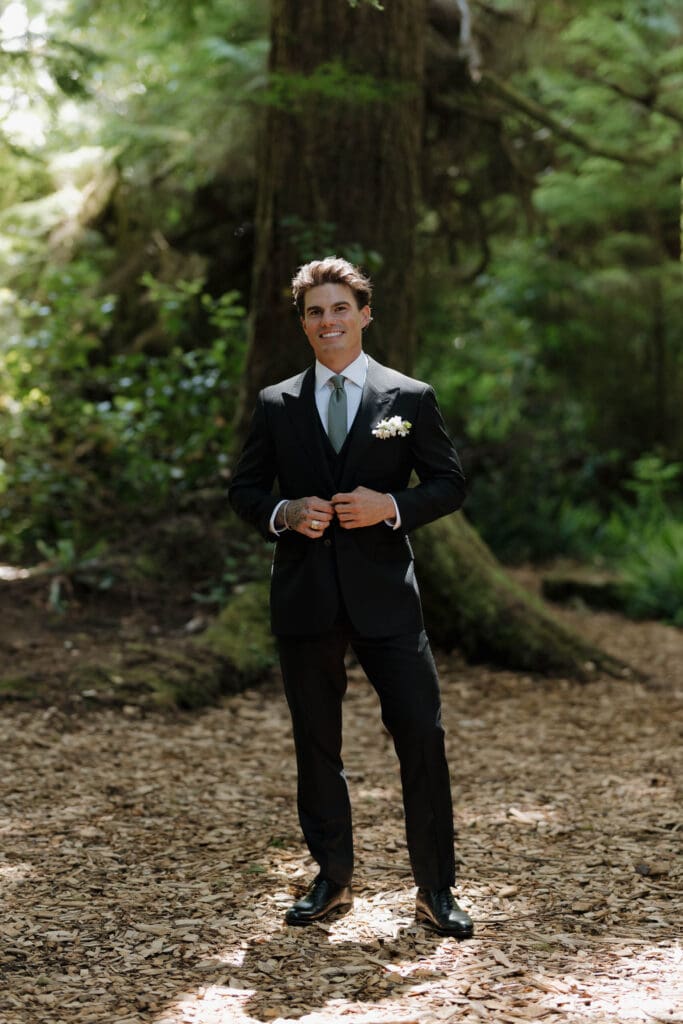 August wedding photos in Tofino BC by a Tofino wedding photographer at the Wickanninish hidden forest